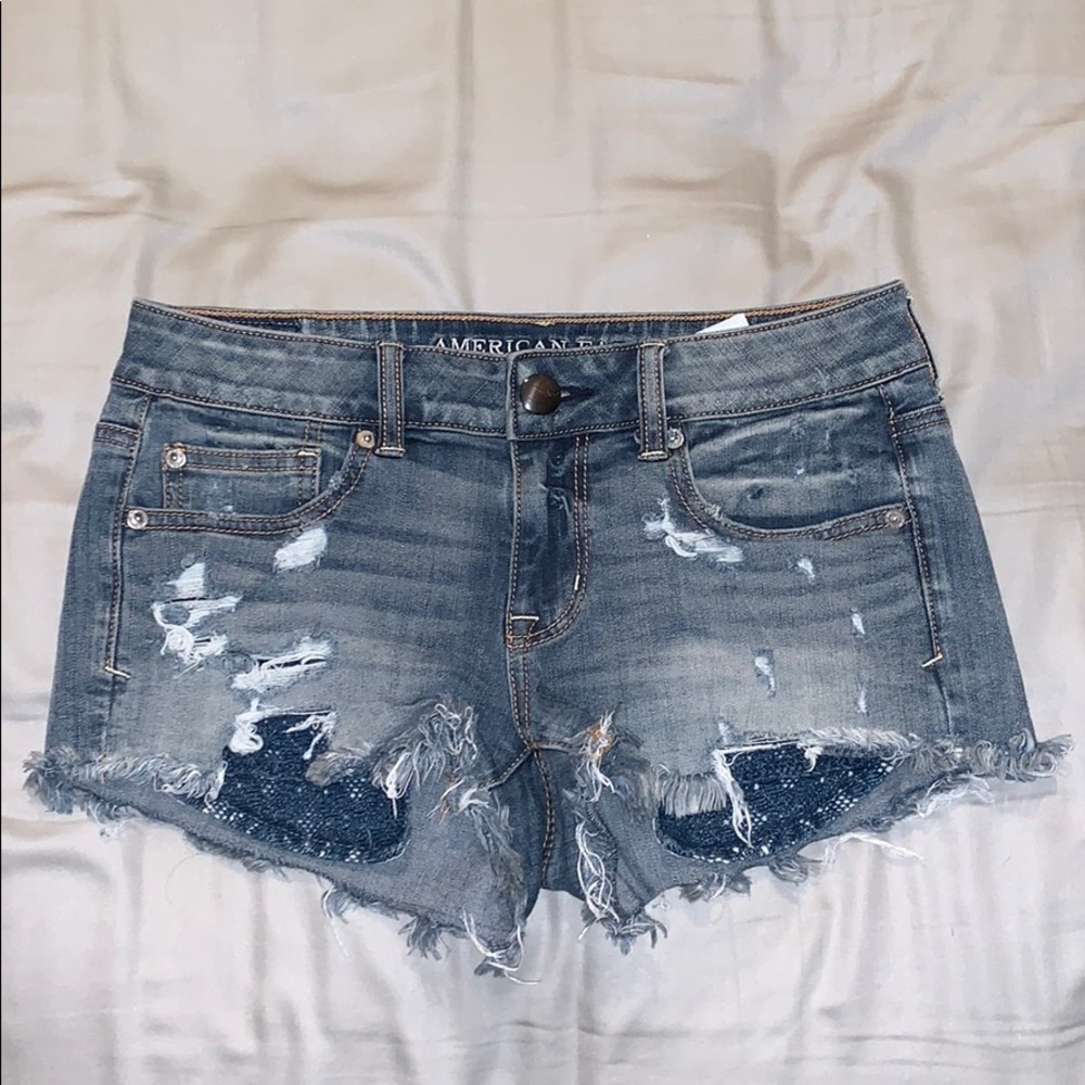 Ripped denim shorts with lace pockets